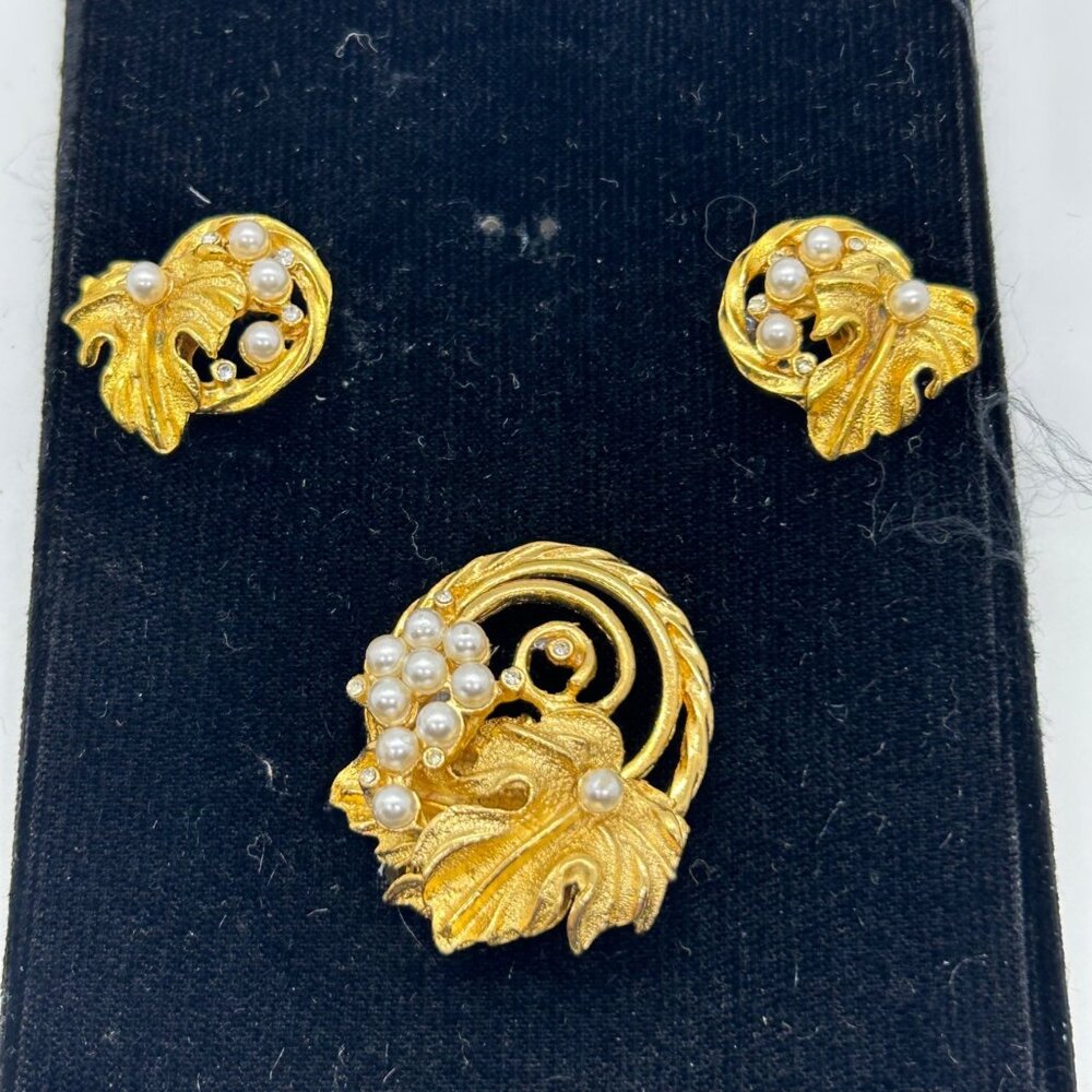 Jeweline Originals Brooch Earring Set Gold Tone Faux Pearl Grapes Leaf MCM Box - Picture 10 of 16